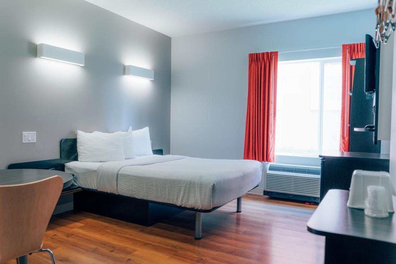 Motel 6 Airdrie Zewnętrze zdjęcie