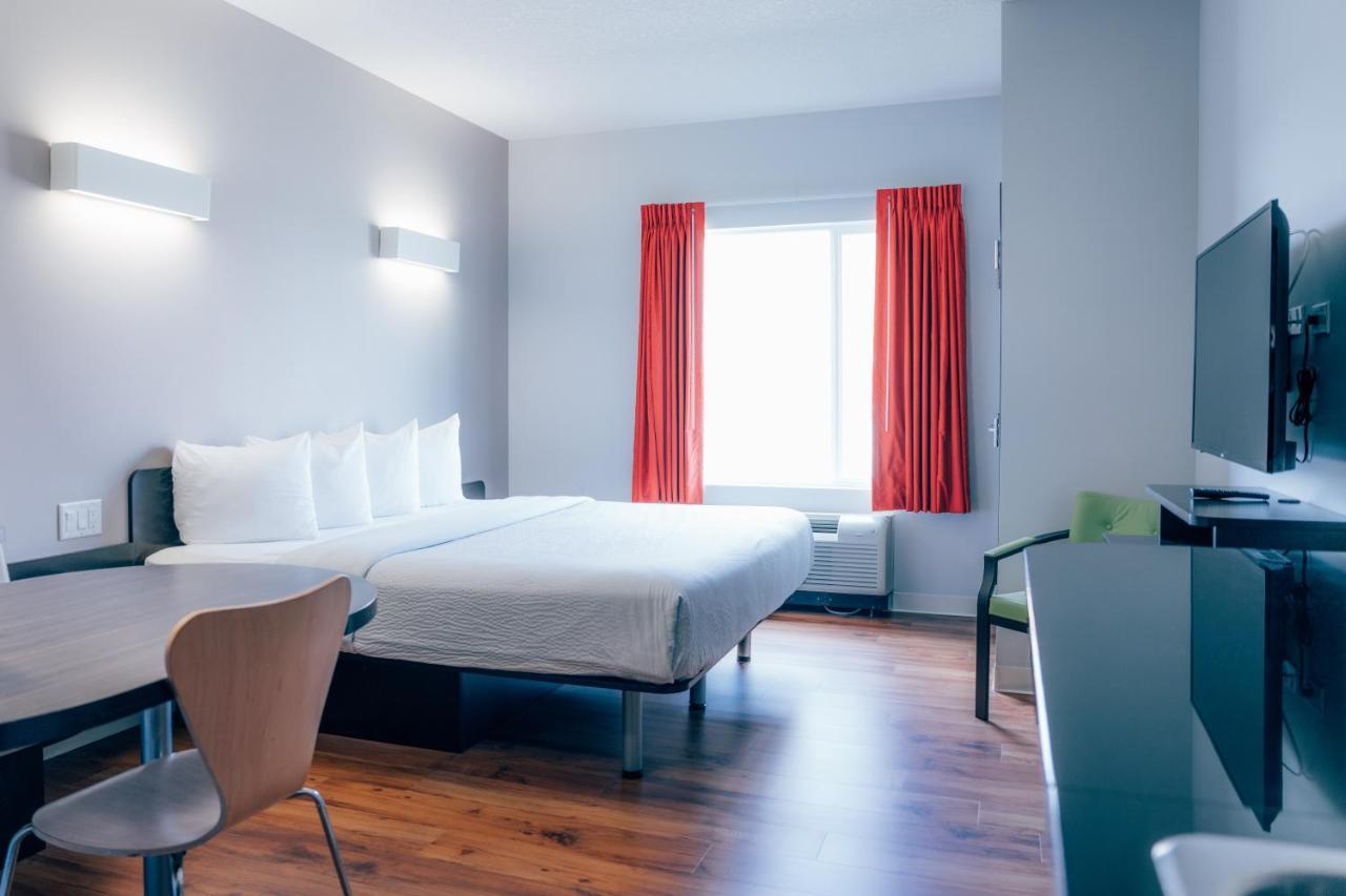 Motel 6 Airdrie Zewnętrze zdjęcie