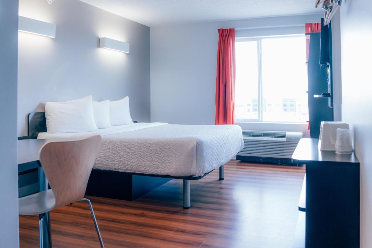 Motel 6 Airdrie Zewnętrze zdjęcie