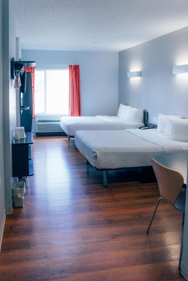 Motel 6 Airdrie Zewnętrze zdjęcie