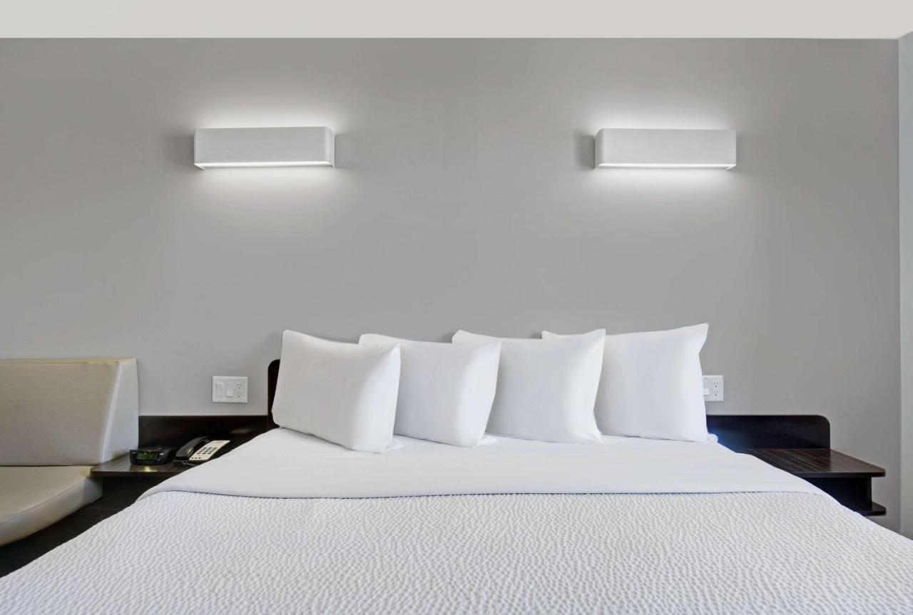 Motel 6 Airdrie Zewnętrze zdjęcie