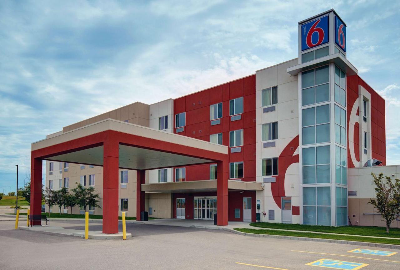 Motel 6 Airdrie Zewnętrze zdjęcie