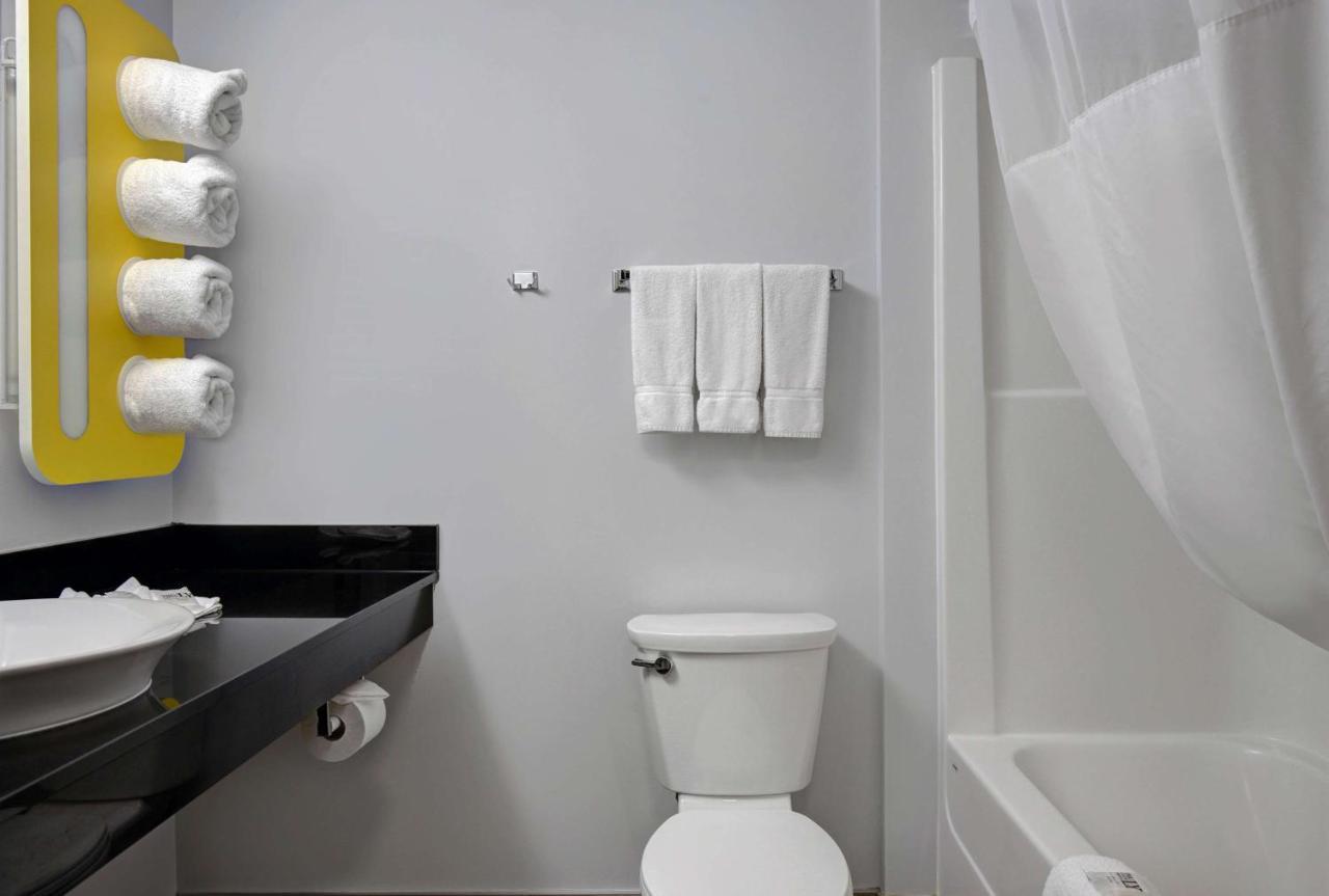 Motel 6 Airdrie Zewnętrze zdjęcie