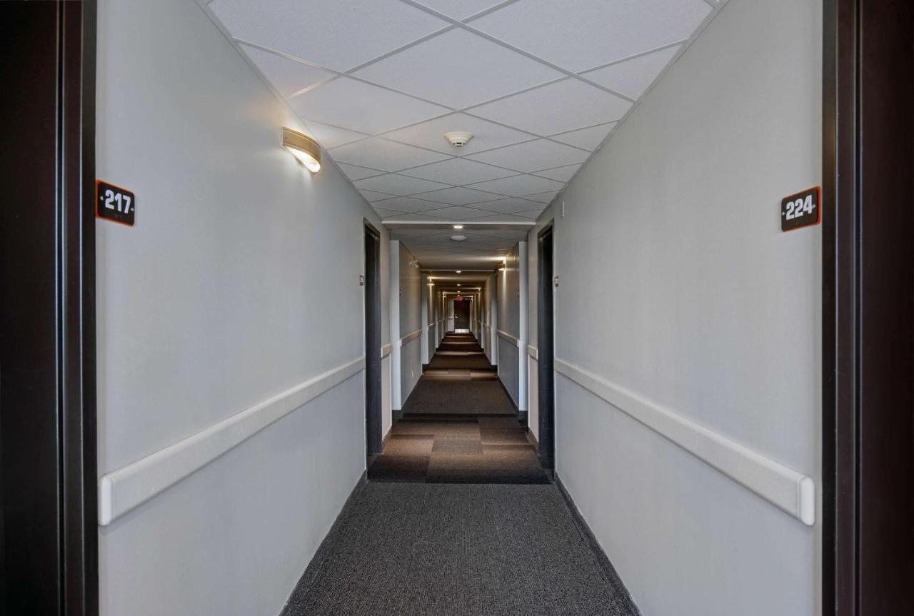 Motel 6 Airdrie Zewnętrze zdjęcie