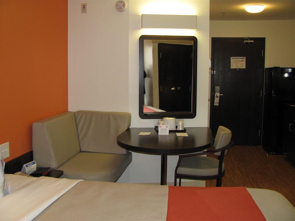 Motel 6 Airdrie Zewnętrze zdjęcie