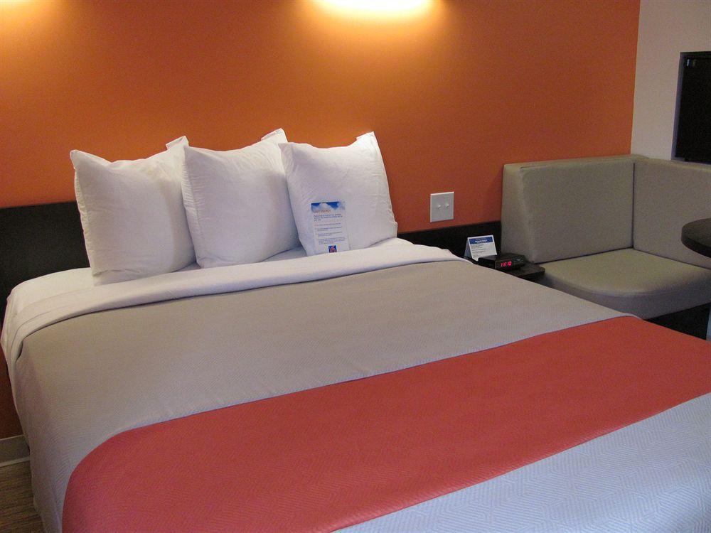 Motel 6 Airdrie Zewnętrze zdjęcie