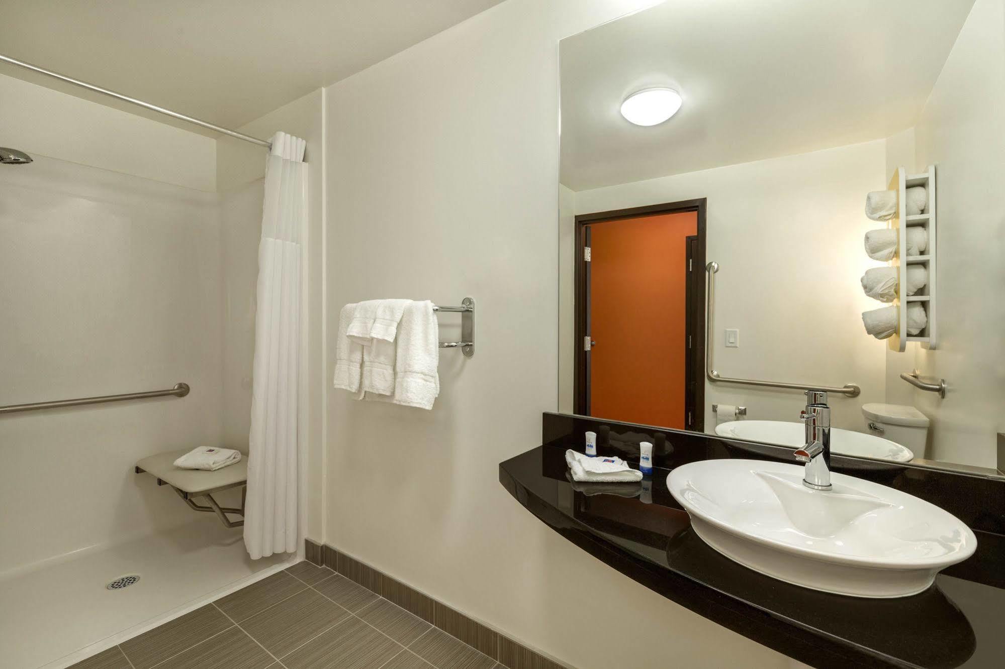 Motel 6 Airdrie Zewnętrze zdjęcie