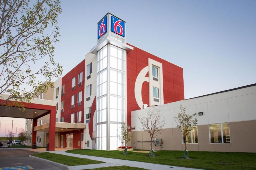 Motel 6 Airdrie Zewnętrze zdjęcie